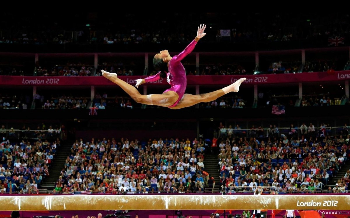 Гимнаст в прыжке