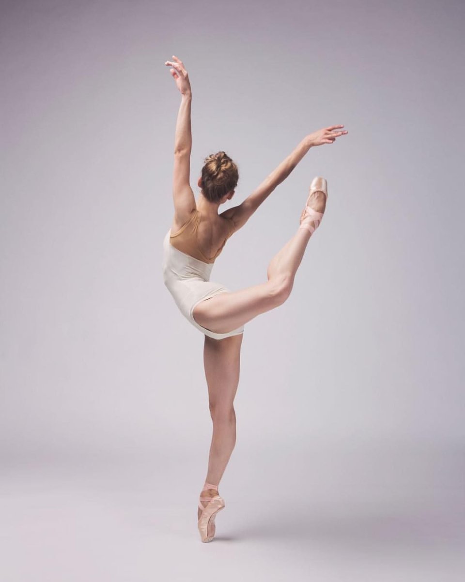 Арабеск аттитюд