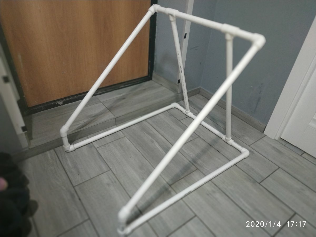 Опора для коньков из пластиковых труб