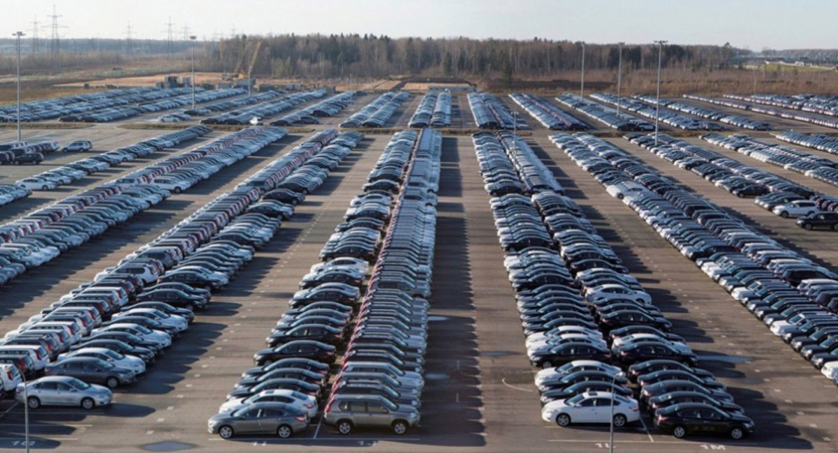 Стоянка новых авто