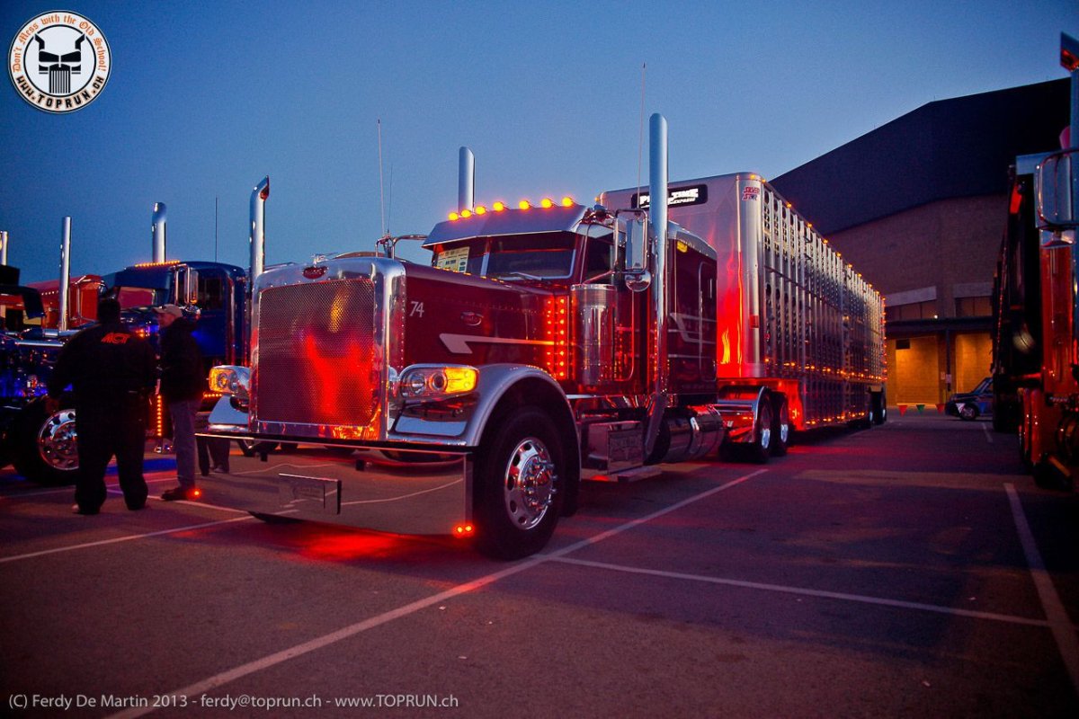 Peterbilt 379 Night