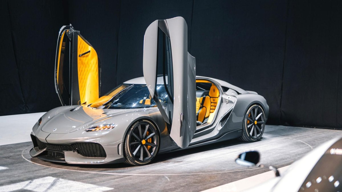 Гиперкар Koenigsegg 2021