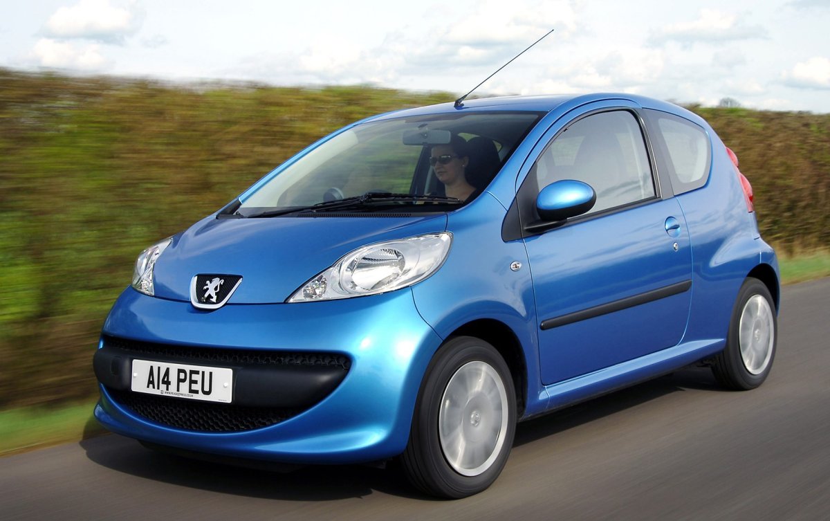 Машина Peugeot 107