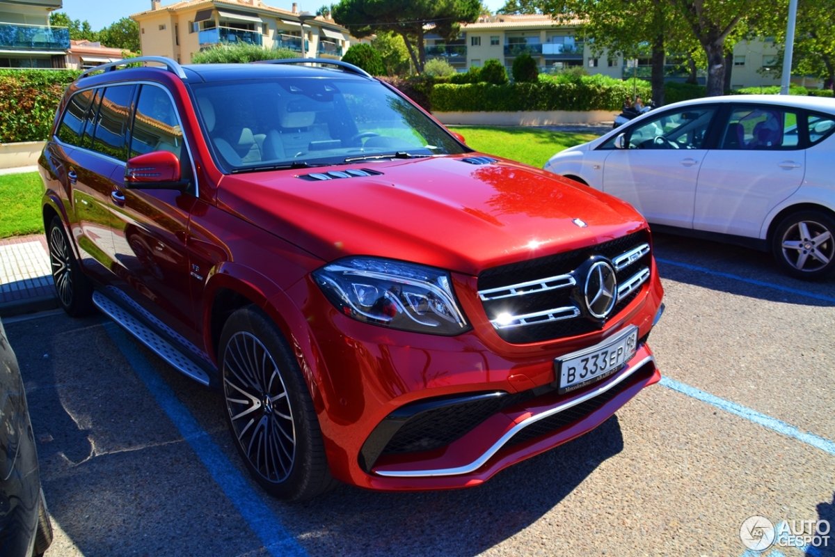 Mercedes 63 AMG GLS красный
