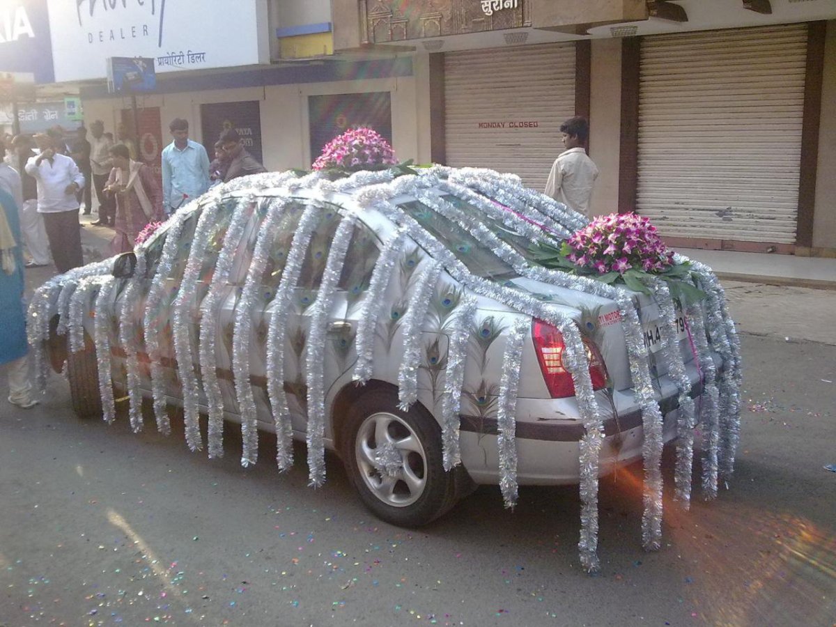 Украшение машины на свадьбу смешные