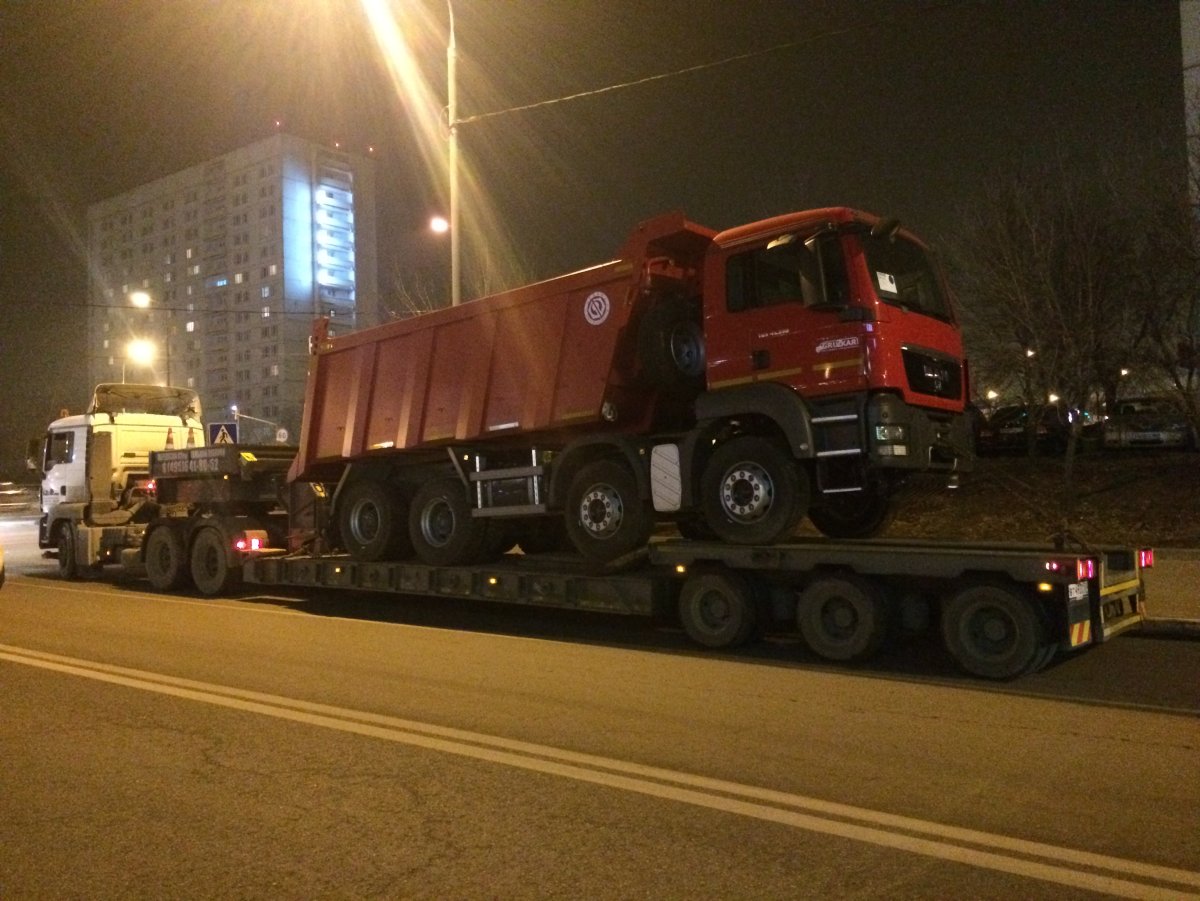 Самосвал на трале