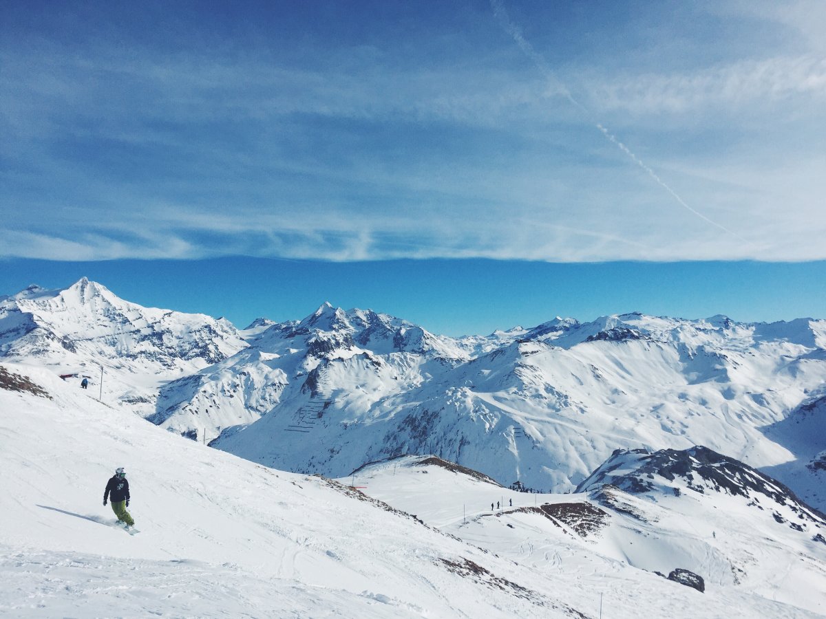 Сноубордист в Альпах
