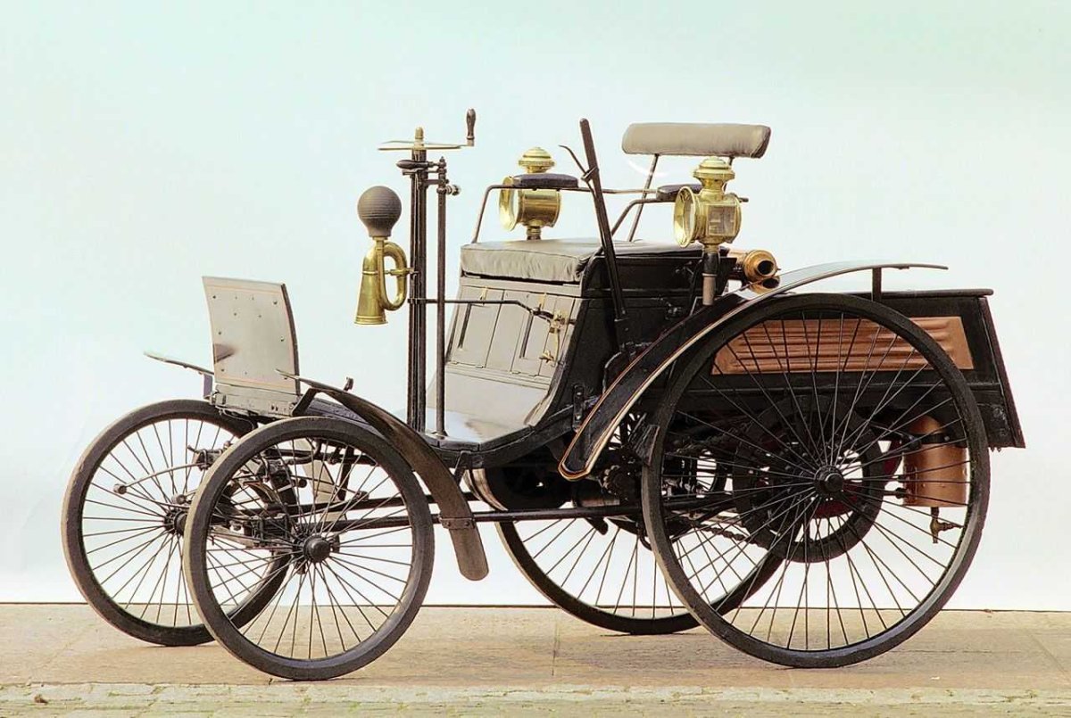 Первый автомобиль на бензине. Бенц Моторваген 1894. “Benz velo” 1894 года с клаксоном.