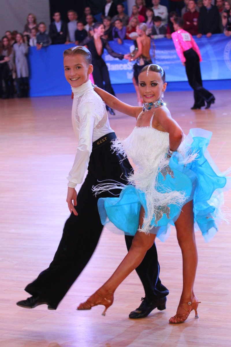 Спортивные бальные танцы латина Юниоры 1