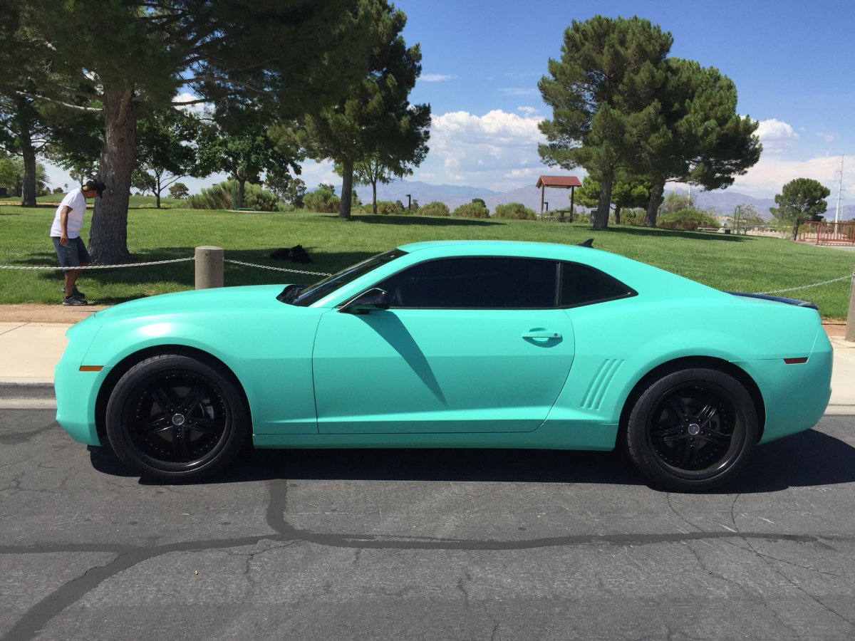 Шевроле Камаро цвета Тиффани