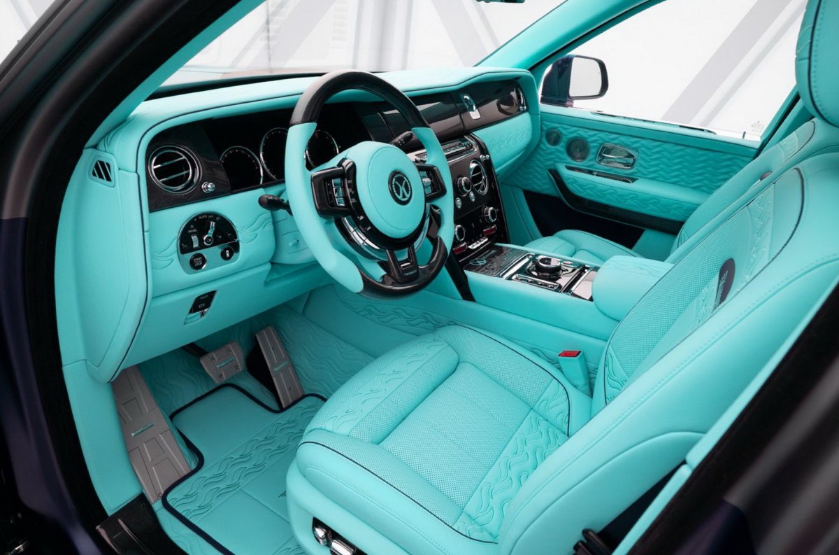 Rolls Royce Cullinan бирюзовый