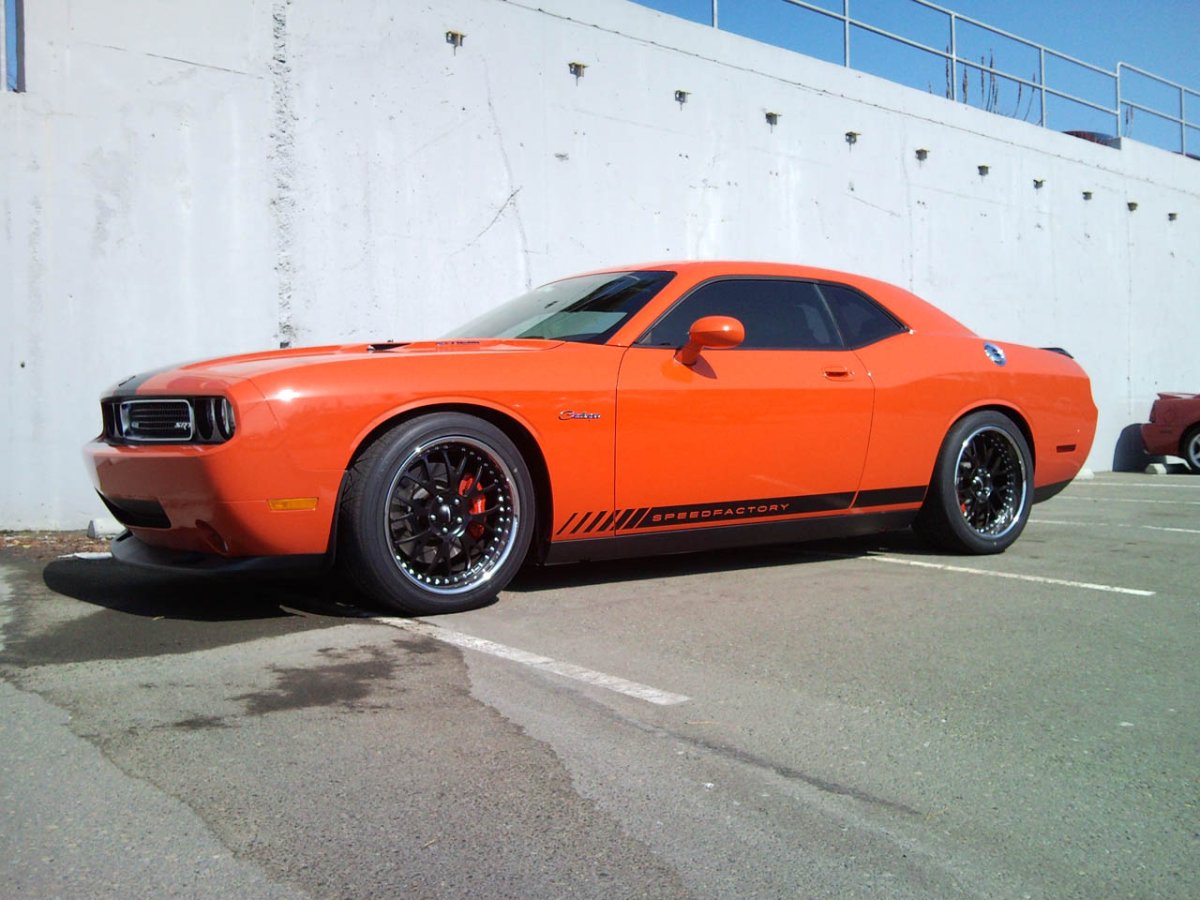 Dodge Challenger srt 2009
