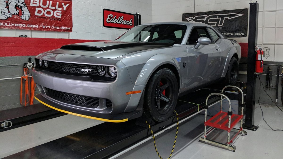 Dodge Challenger srt 6.2 Demon