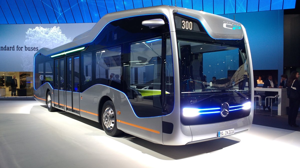 Городской автобус Мерседес Бенц 2020
