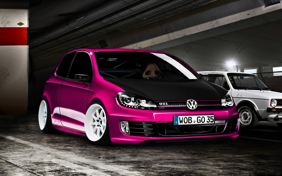 Volkswagen Golf GTI Pink