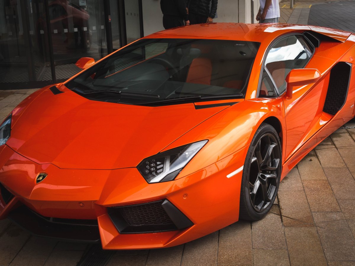 Lamborghini Aventador оранжевая