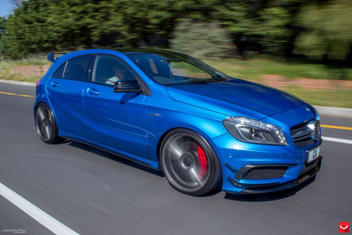 A45 AMG синий