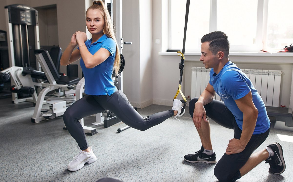 Подростки в тренажерном зале