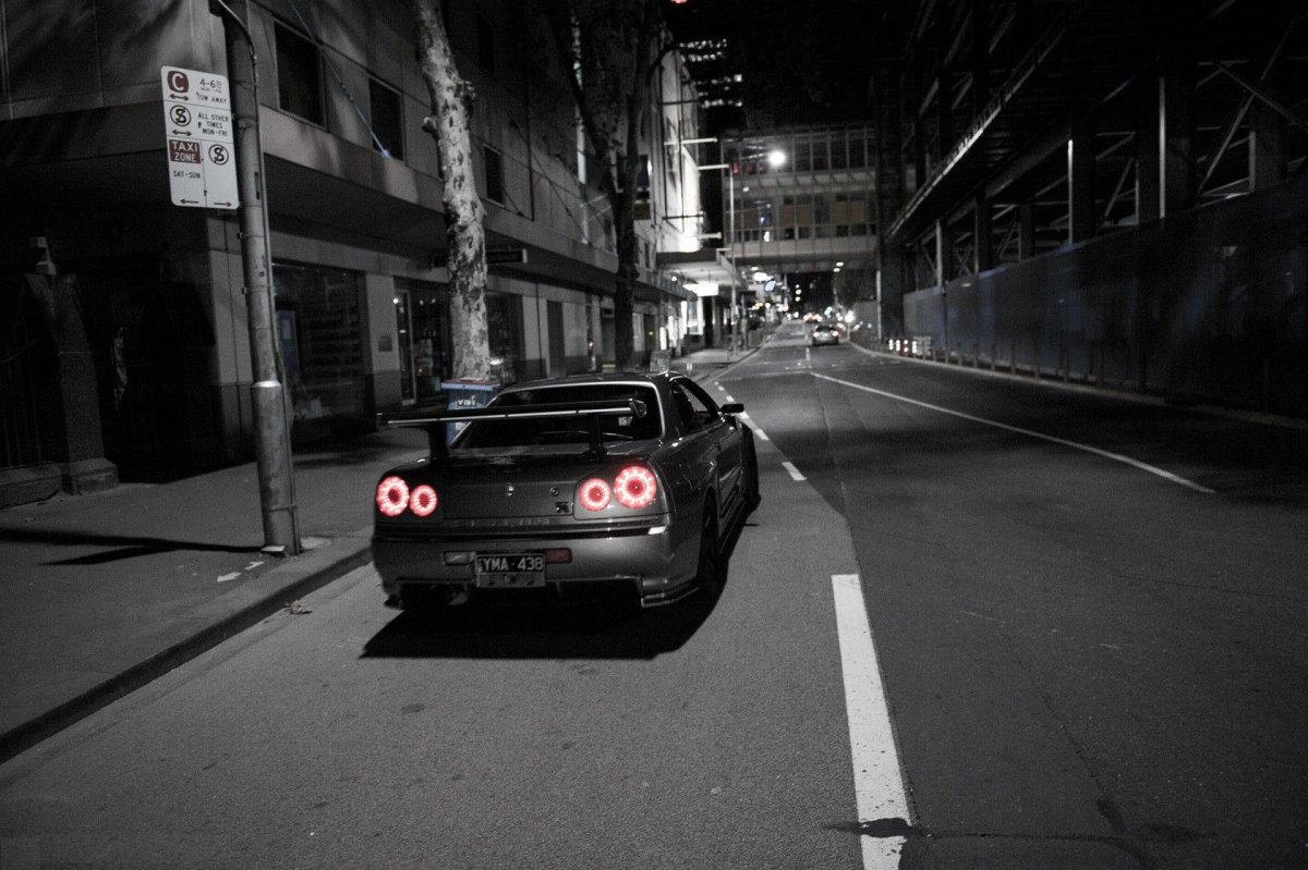 Nissan Skyline r34 GTR В темноте