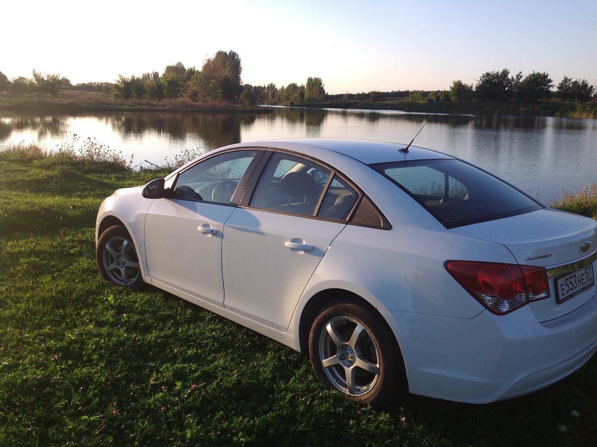 Chevrolet Cruze белый