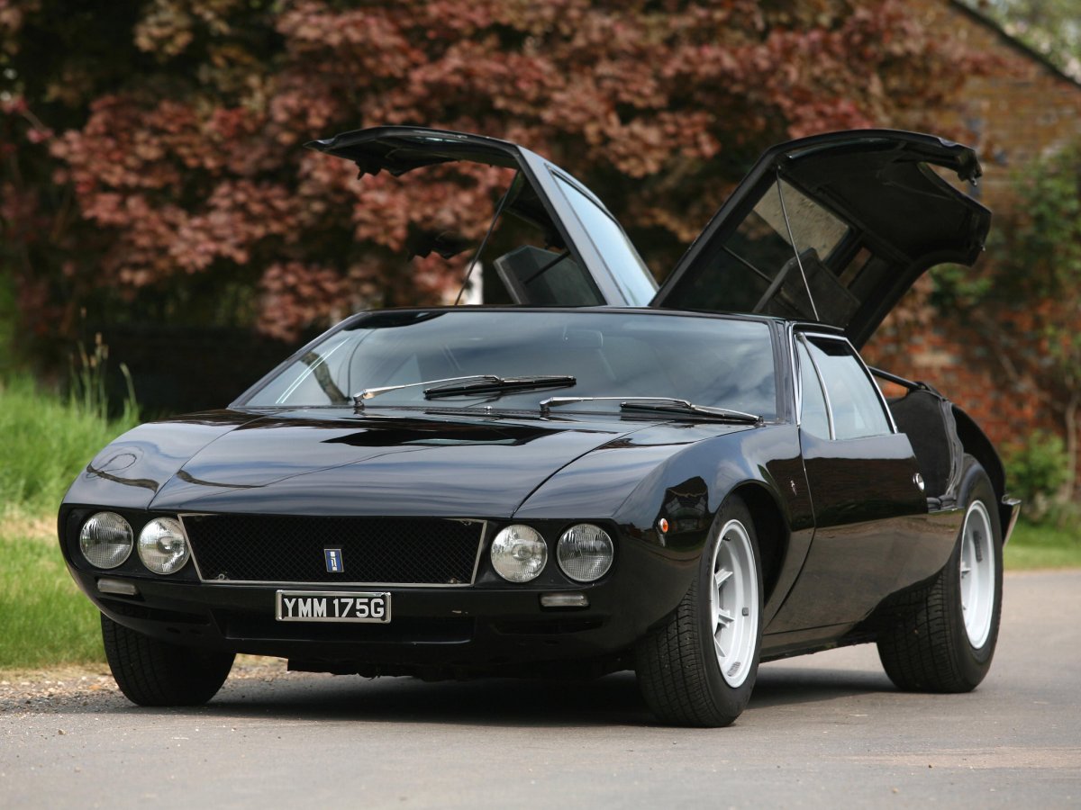 Машина de Tomaso Mangusta