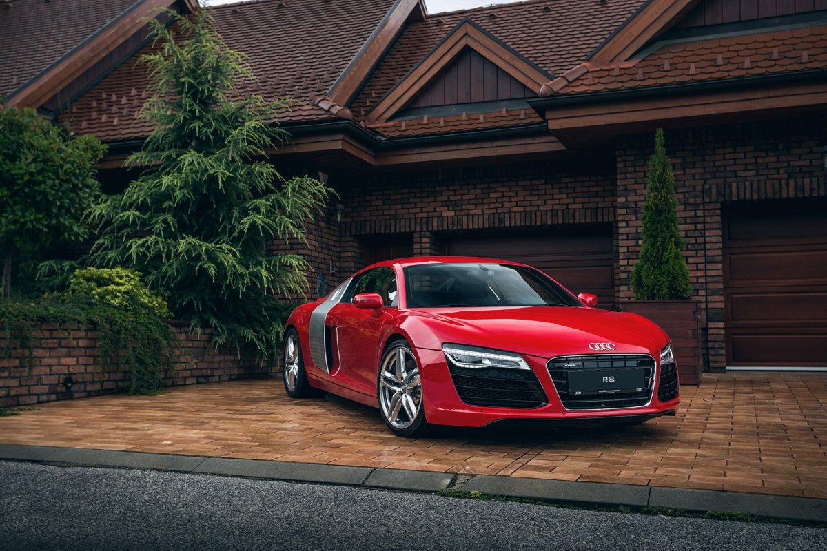 Audi r8 красная