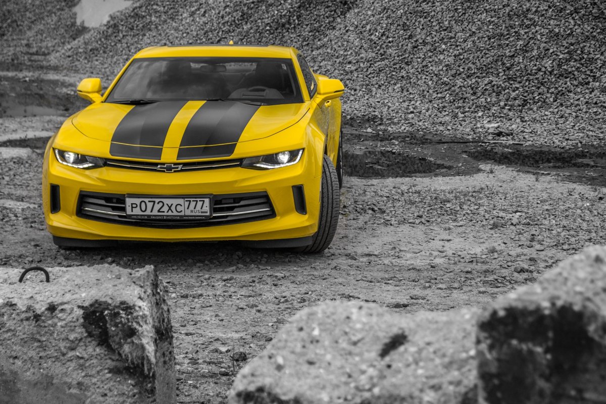Chevrolet Camaro желтый