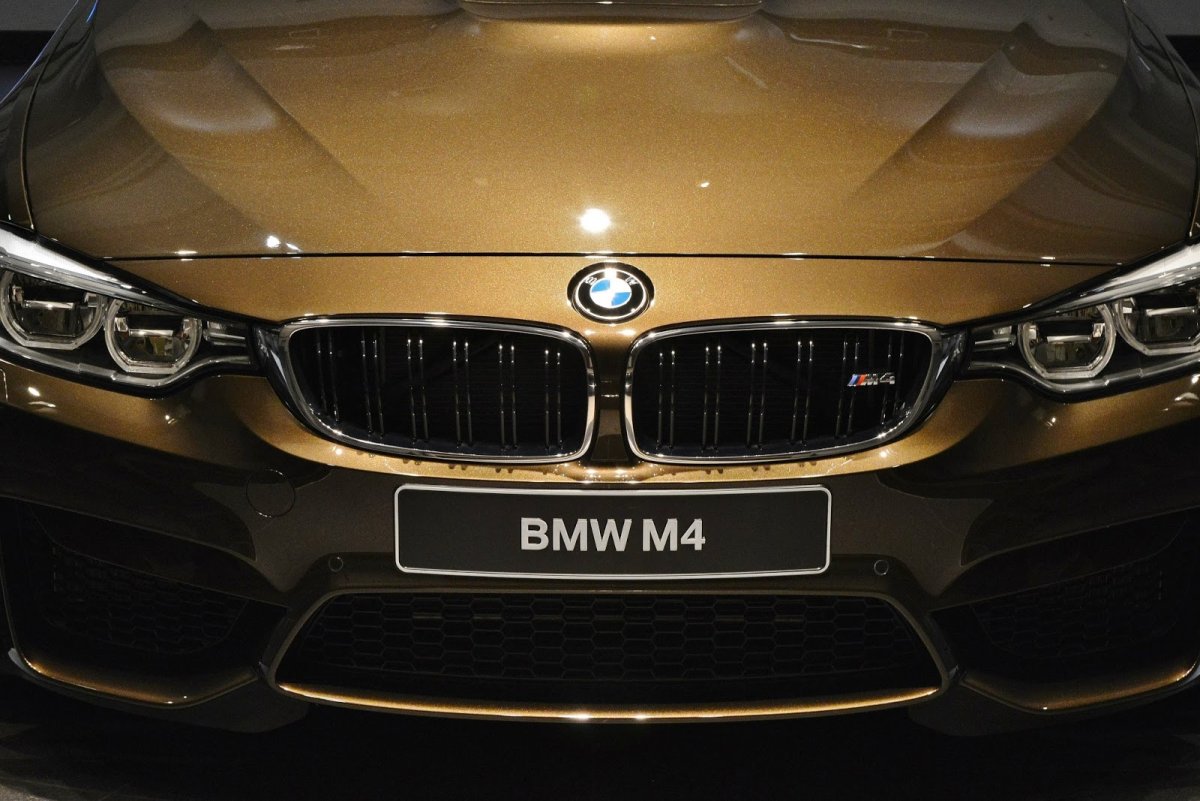 BMW m4 коричневый