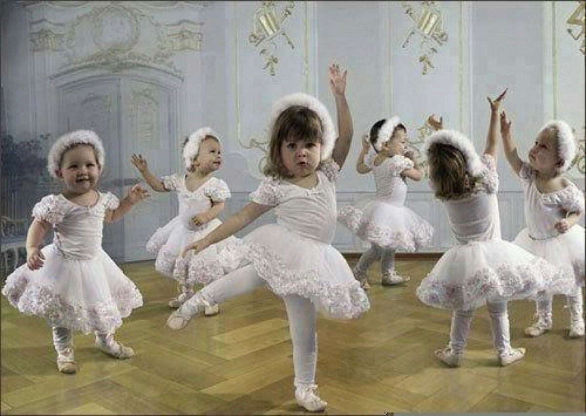 Танец маленьких детей в детском саду