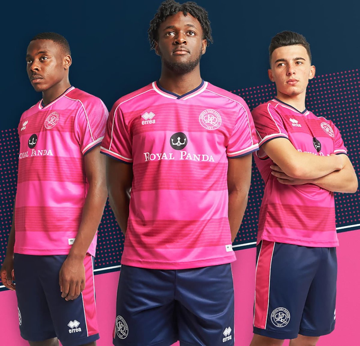 Футбольная команда с розовой формой