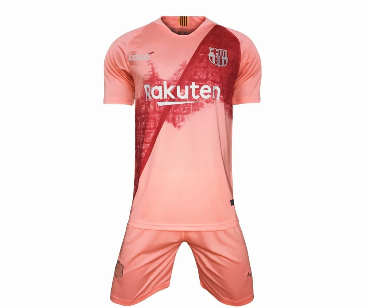 Розовая футбольная форма Барселоны