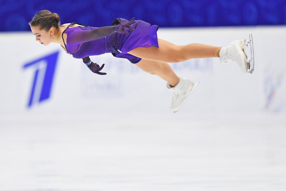 Камилла Валиева в прыжке