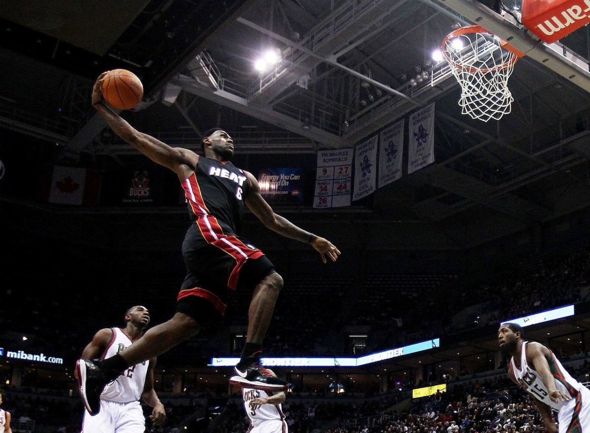 LEBRON James Dunk