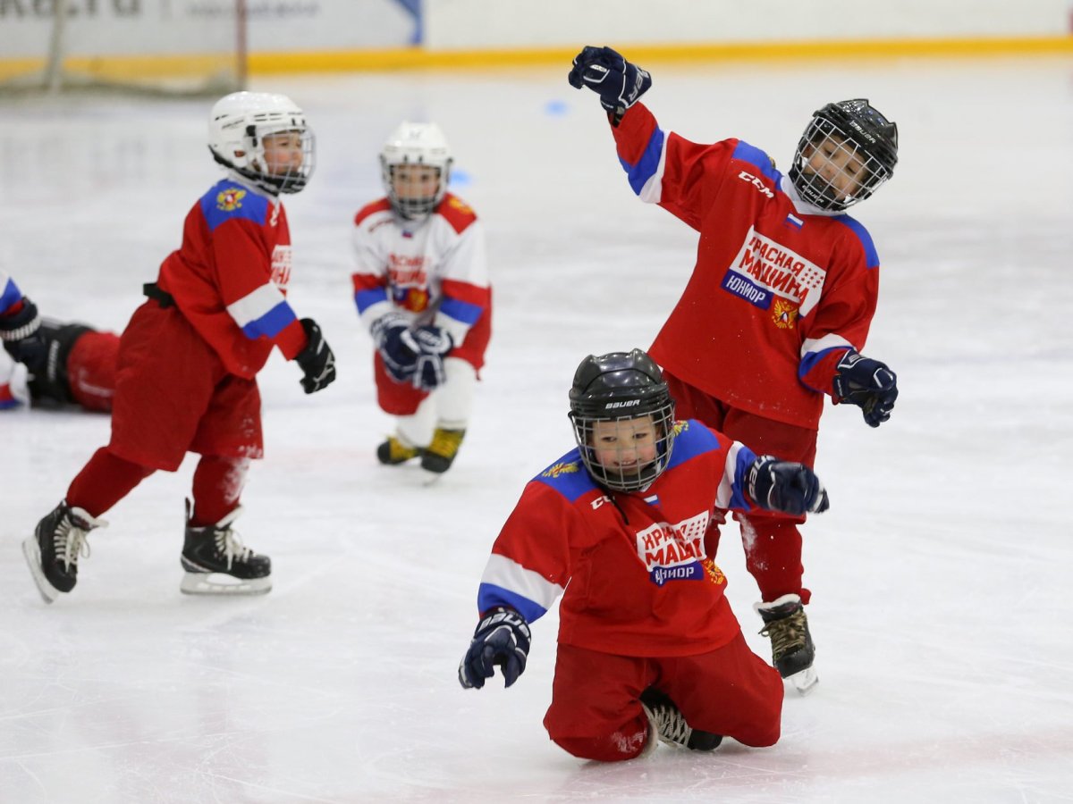 Красная машина Юниор хоккейная школа