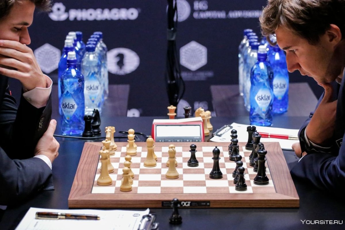 Шахматист Карлсен Магнус игра с Карякиным