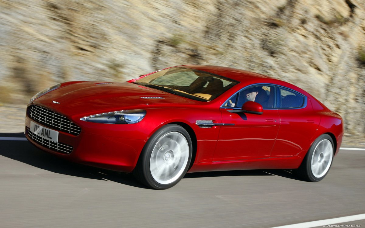 Aston Martin rapide красный