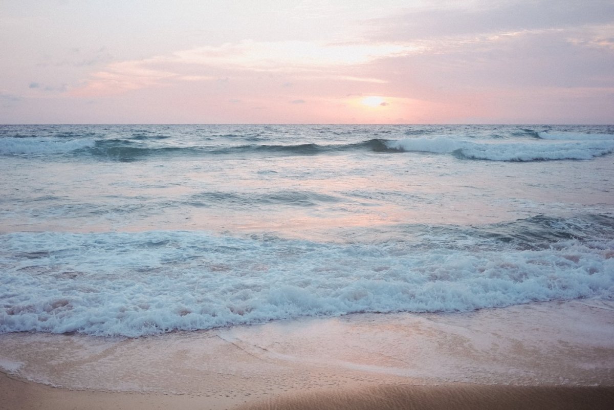 Море не спокойное но пр красное. Лето Эстетика море. Море пляж Эстетика. Спокойное море Эстетика. Берег моря Эстетика.