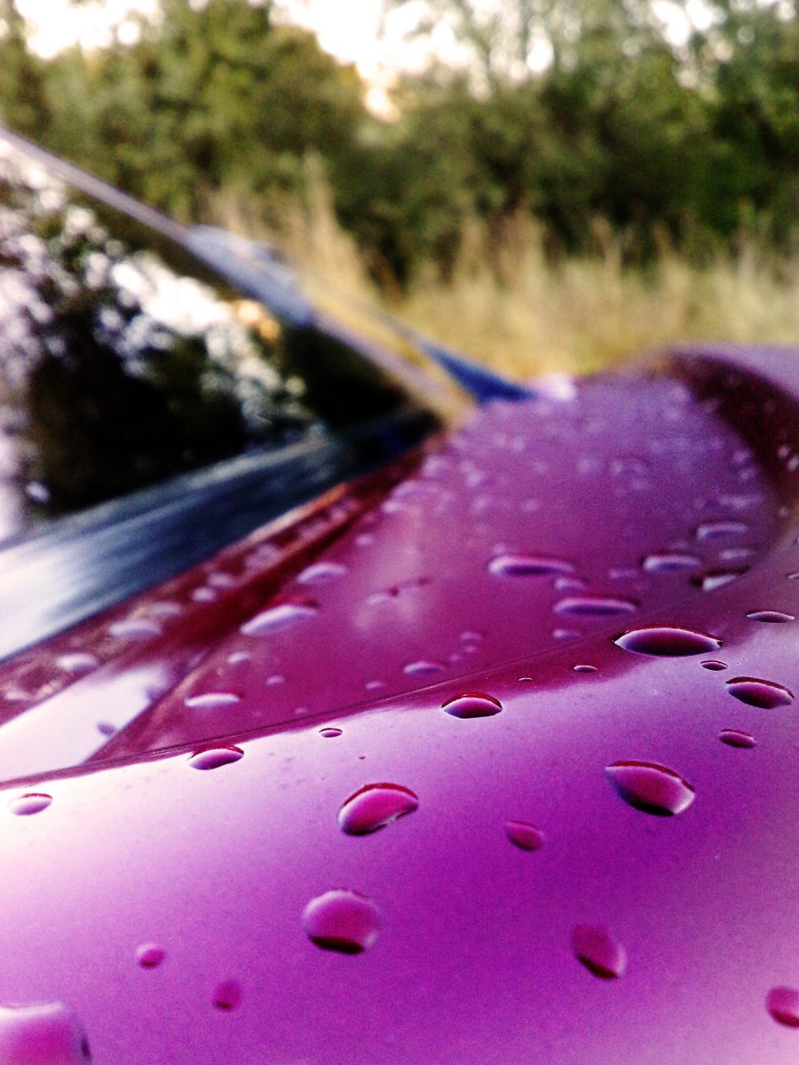 Капли дождя на машине