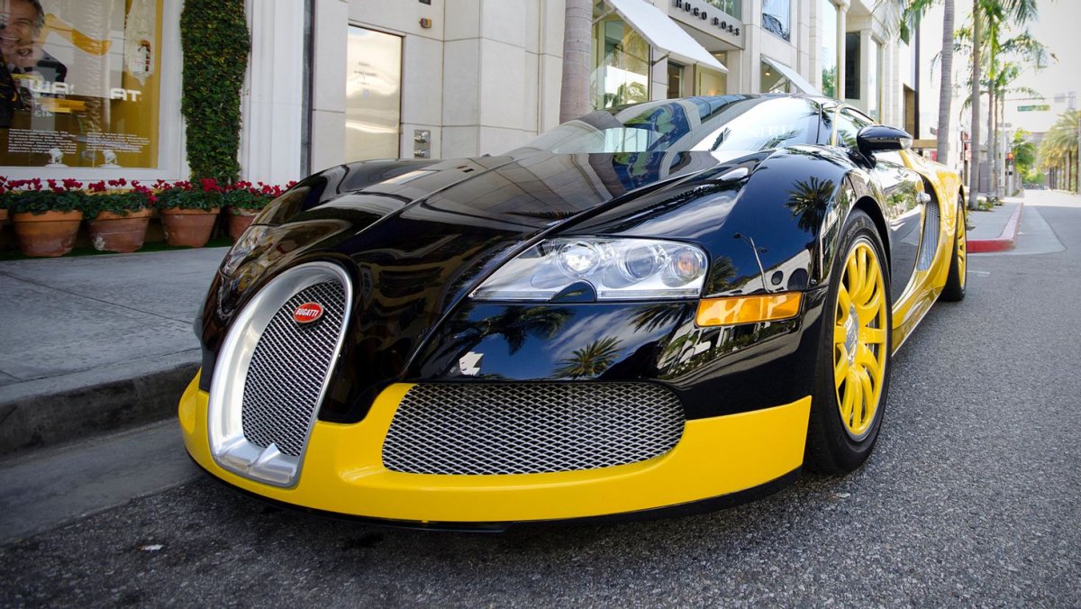 Суперкар Bugatti Veyron