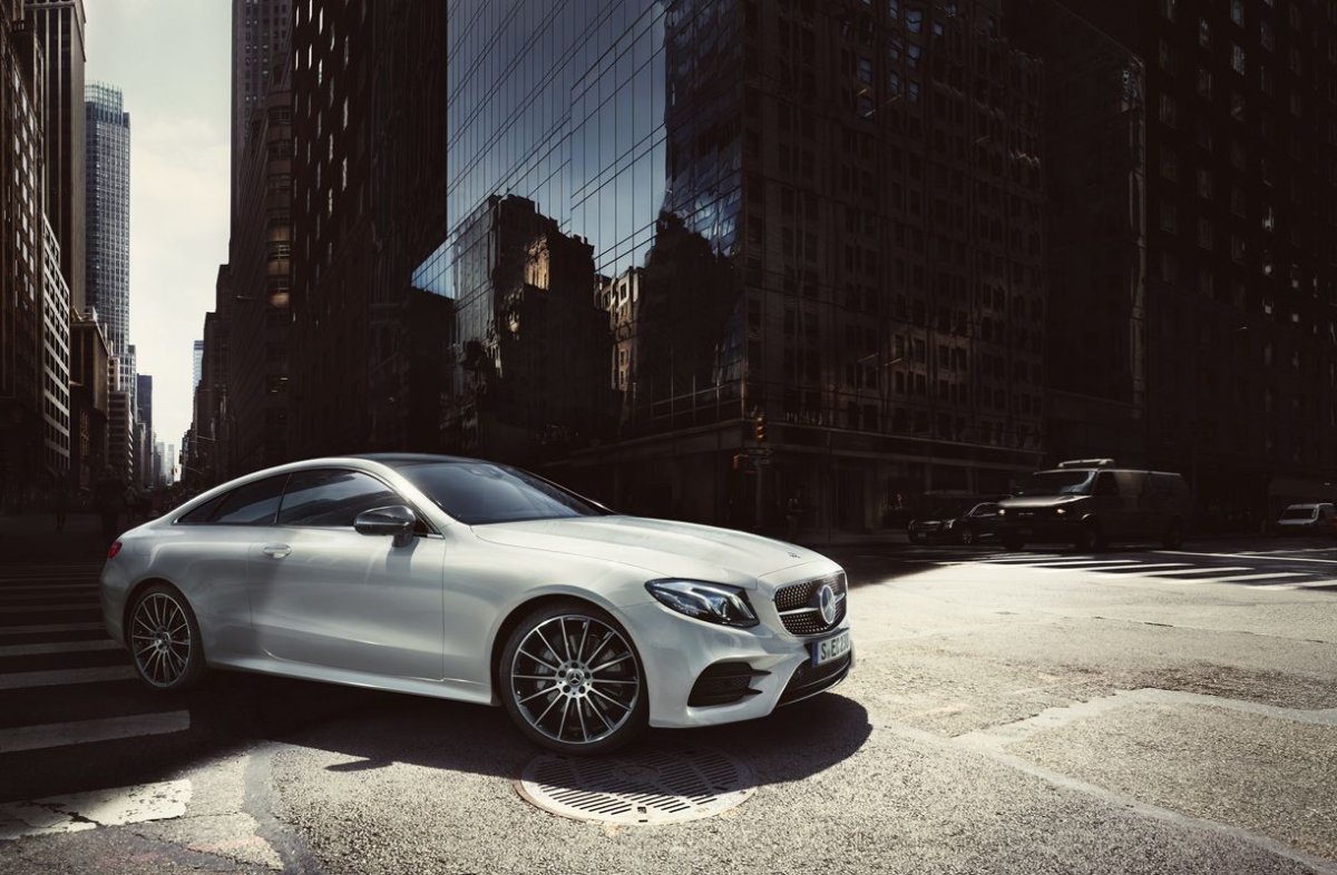 Mercedes e200 Coupe вертикально