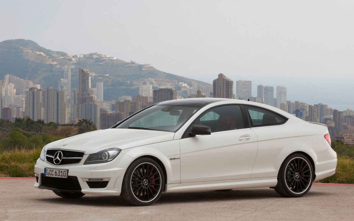 Mercedes Benz c63 AMG Coupe 2012