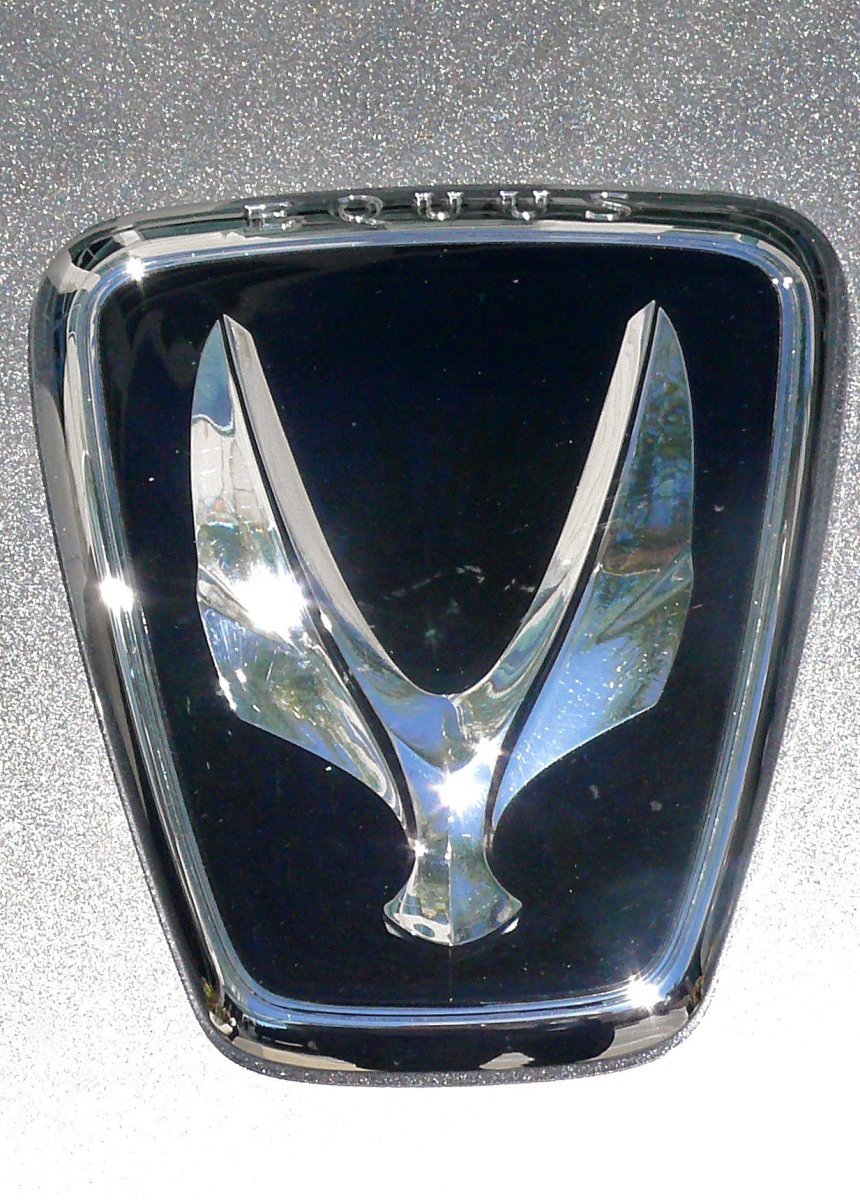 Hyundai Equus значок на капоте