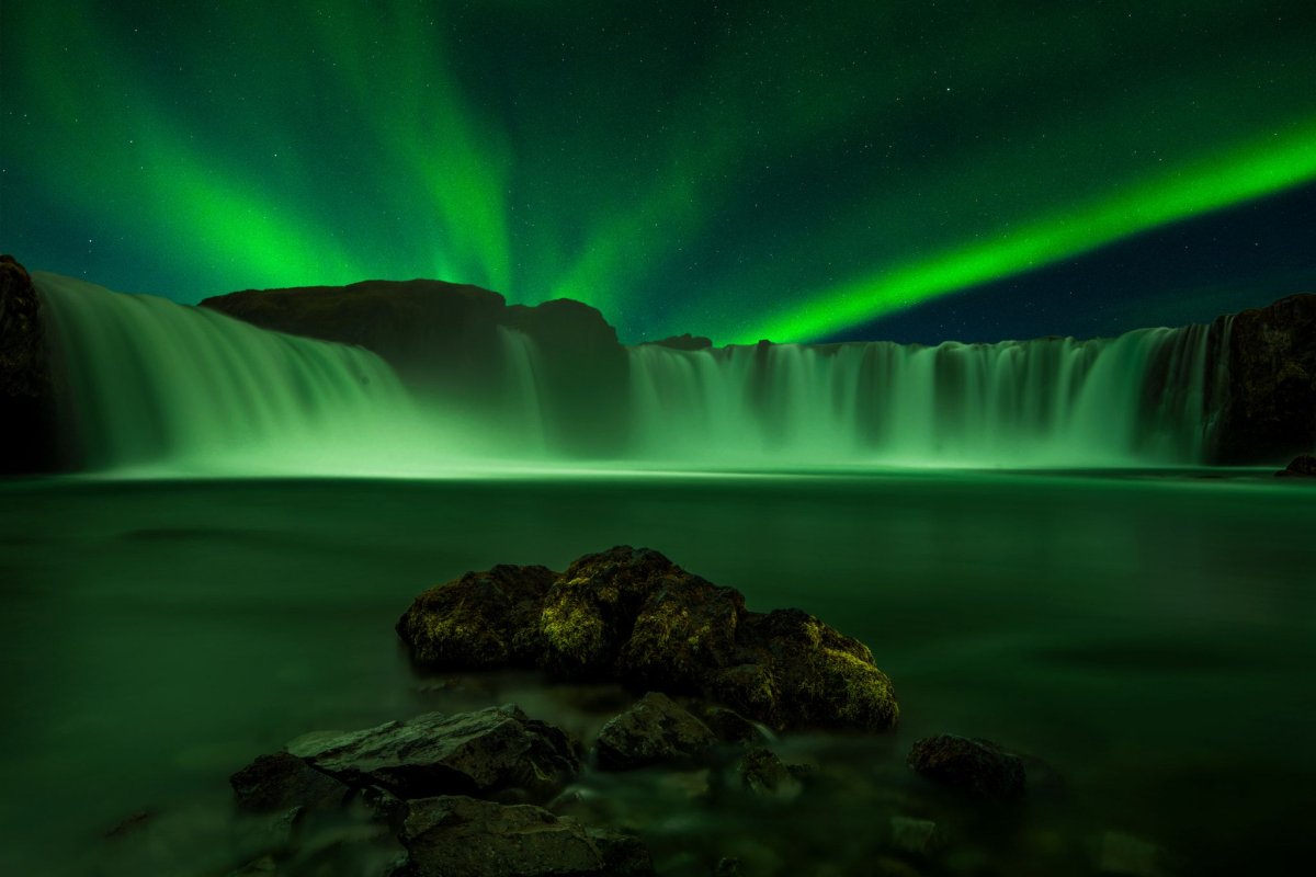 Водопад Годафосс, исландгвы сияние