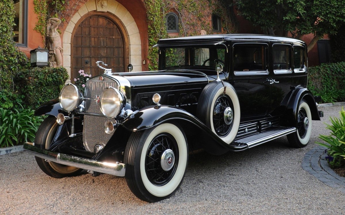 Cadillac v16 Imperial sedan 1935