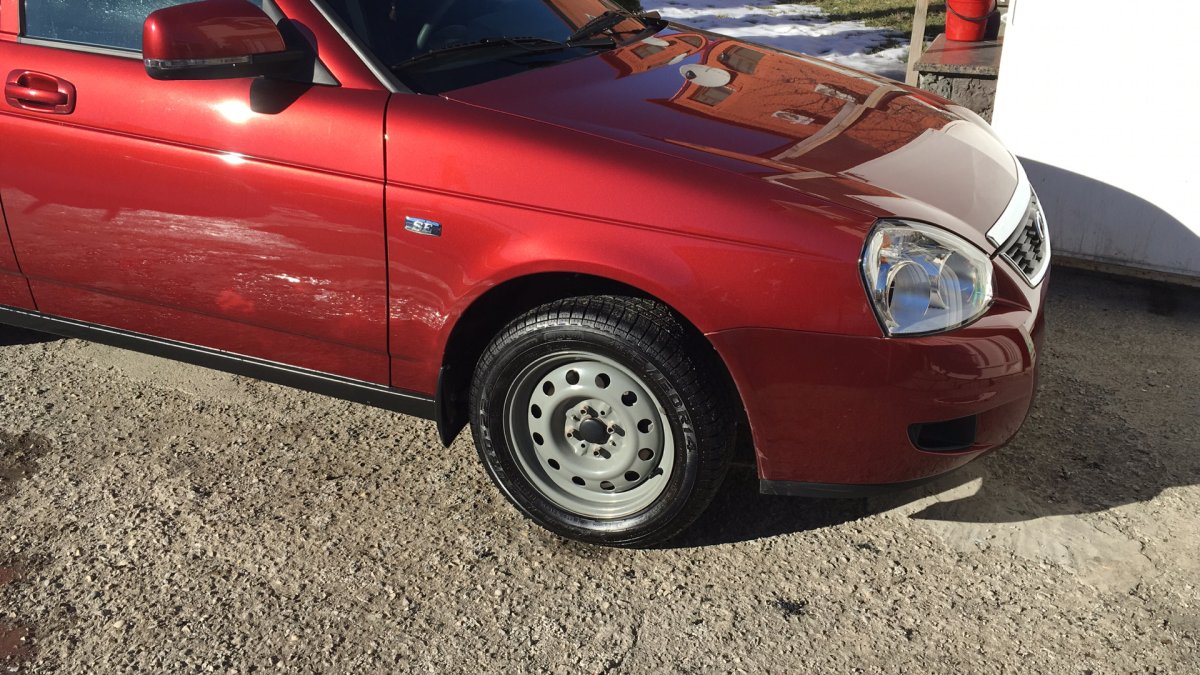 Приора хэтчбек красный металлик