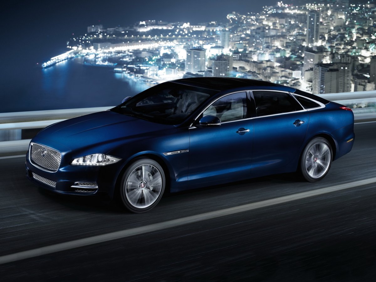 Jaguar XJ синий
