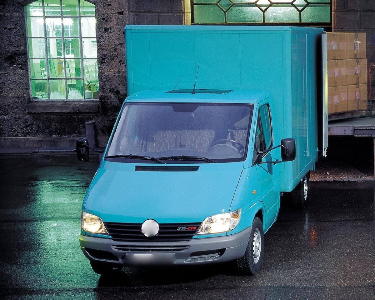 Mercedes-Benz Sprinter 2000 фургон