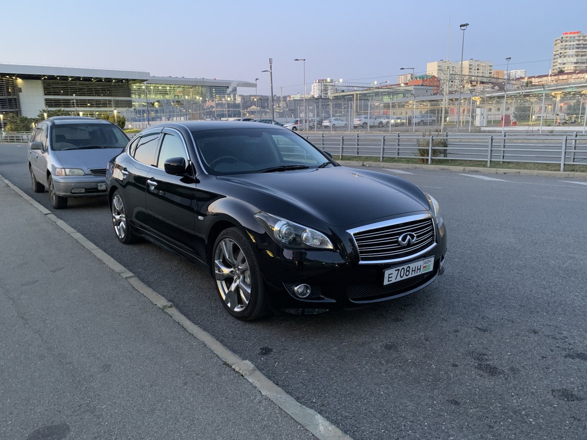 Nissan Fuga 2010 3.7