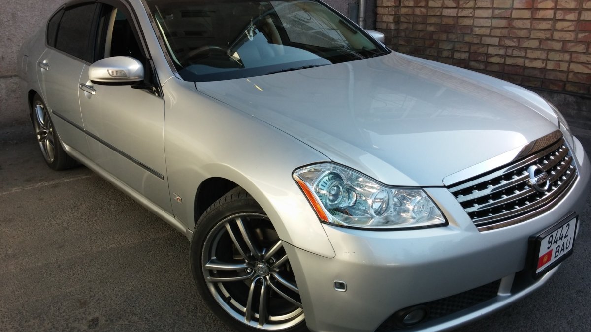 Nissan Fuga r19 2005