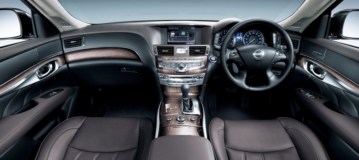 Nissan Fuga 2015